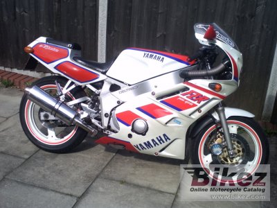 1988 Yamaha FZR 400 photo